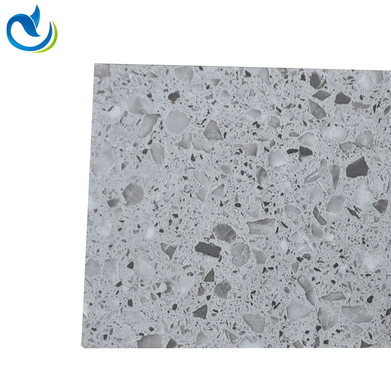 Strukturiertes SPC-Wandpaneel mit schwarzem Akzent