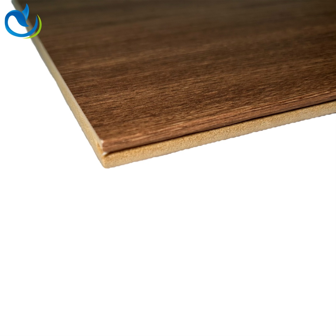 Wandpaneele aus Holz-Carbon-Kristall